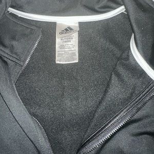 Adidas Boys XL 18/20(Equivalent to a Woman’s/Junior’s Medium)